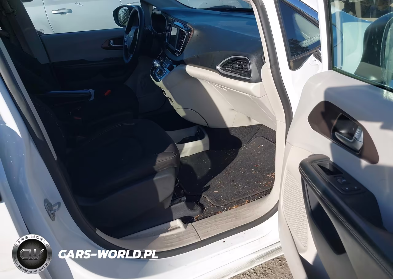 2020 Chrysler Voyager L VIN:2C4RC1AG9LR287509 - 5