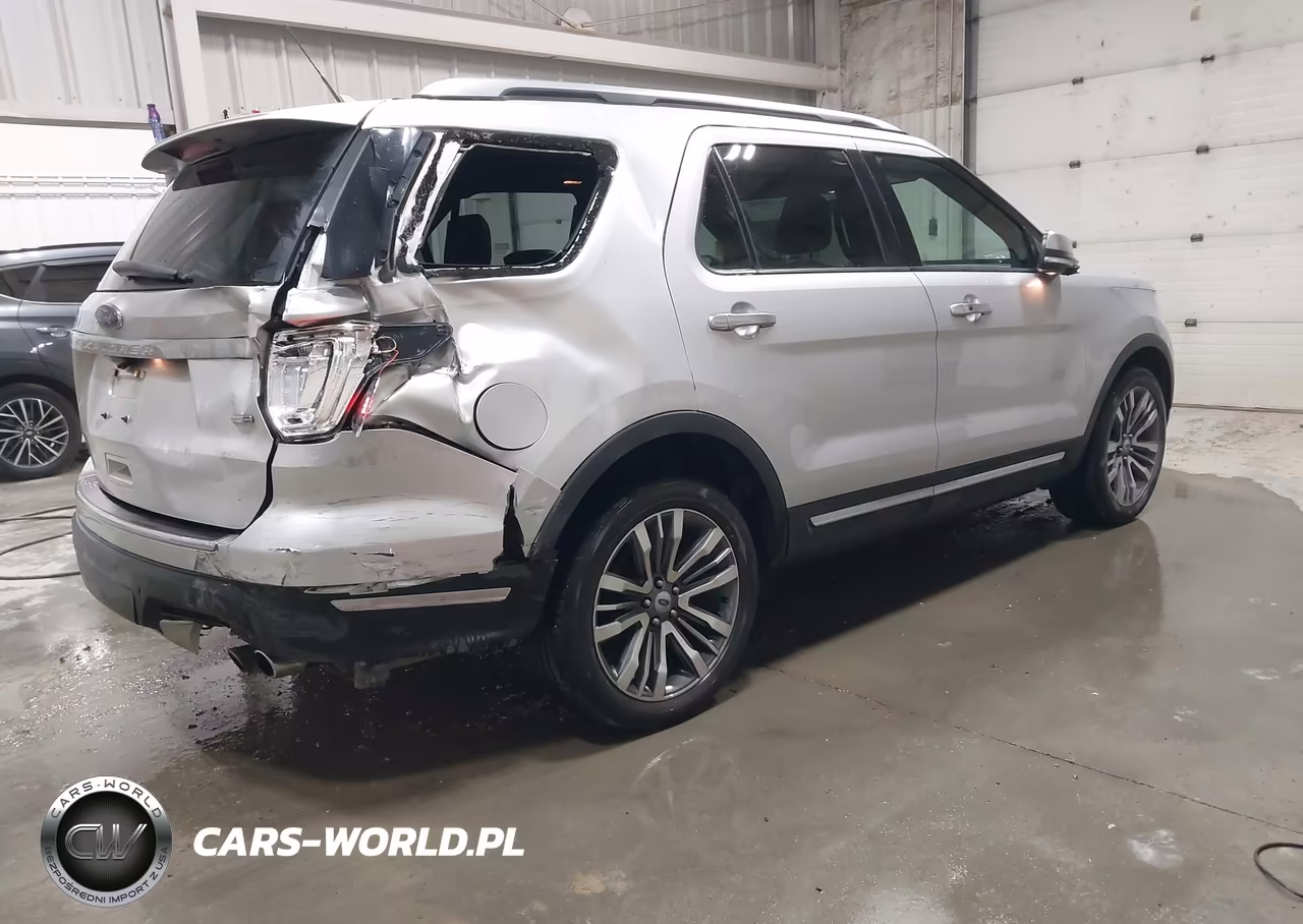 2018 Ford Explorer Platinum VIN:1FM5K8HT1JGA00252 - 4