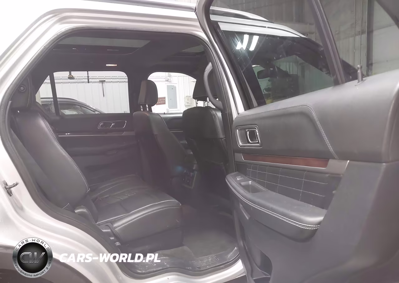 2018 Ford Explorer Platinum VIN:1FM5K8HT1JGA00252 - 8
