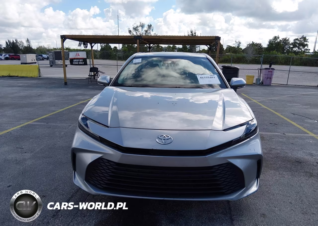 2025 Toyota Camry Le VIN:4T1DAACK0SU117215 - 12