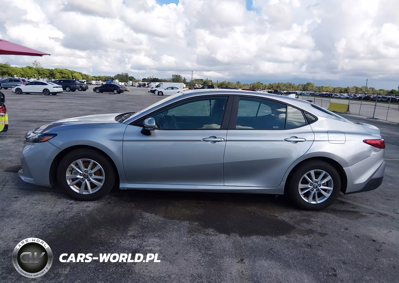 2025 Toyota Camry Le VIN:4T1DAACK0SU117215 - 14