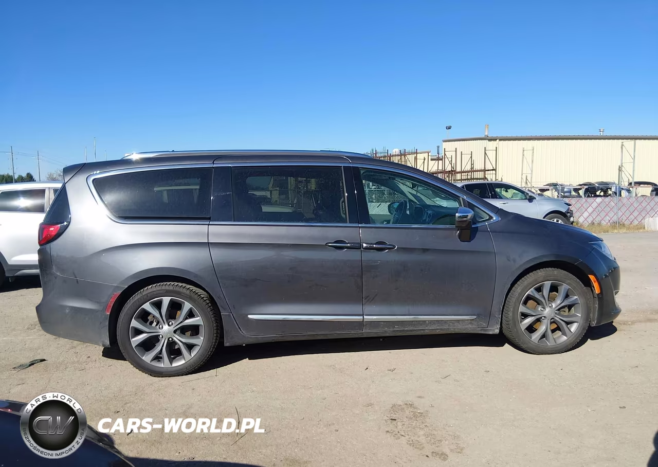 2018 Chrysler Pacifica Limited VIN:2C4RC1GG3JR339351 - 13