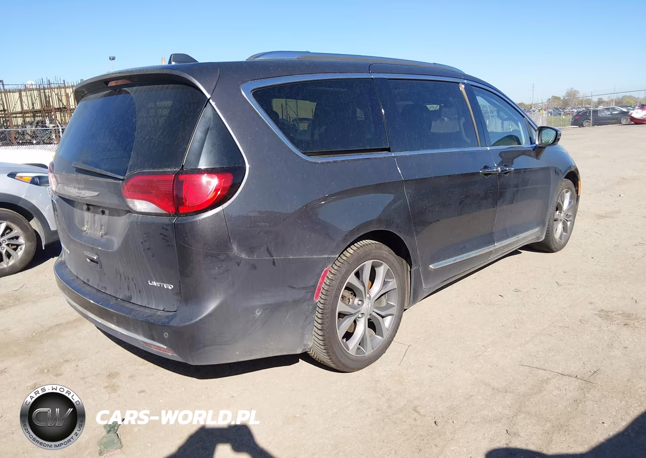 2018 Chrysler Pacifica Limited VIN:2C4RC1GG3JR339351 - 4