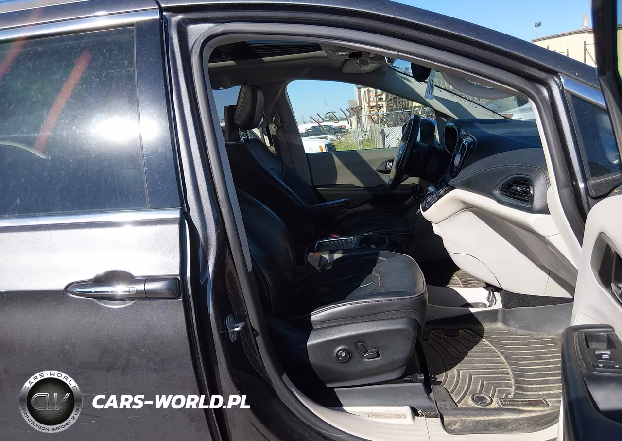 2018 Chrysler Pacifica Limited VIN:2C4RC1GG3JR339351 - 5