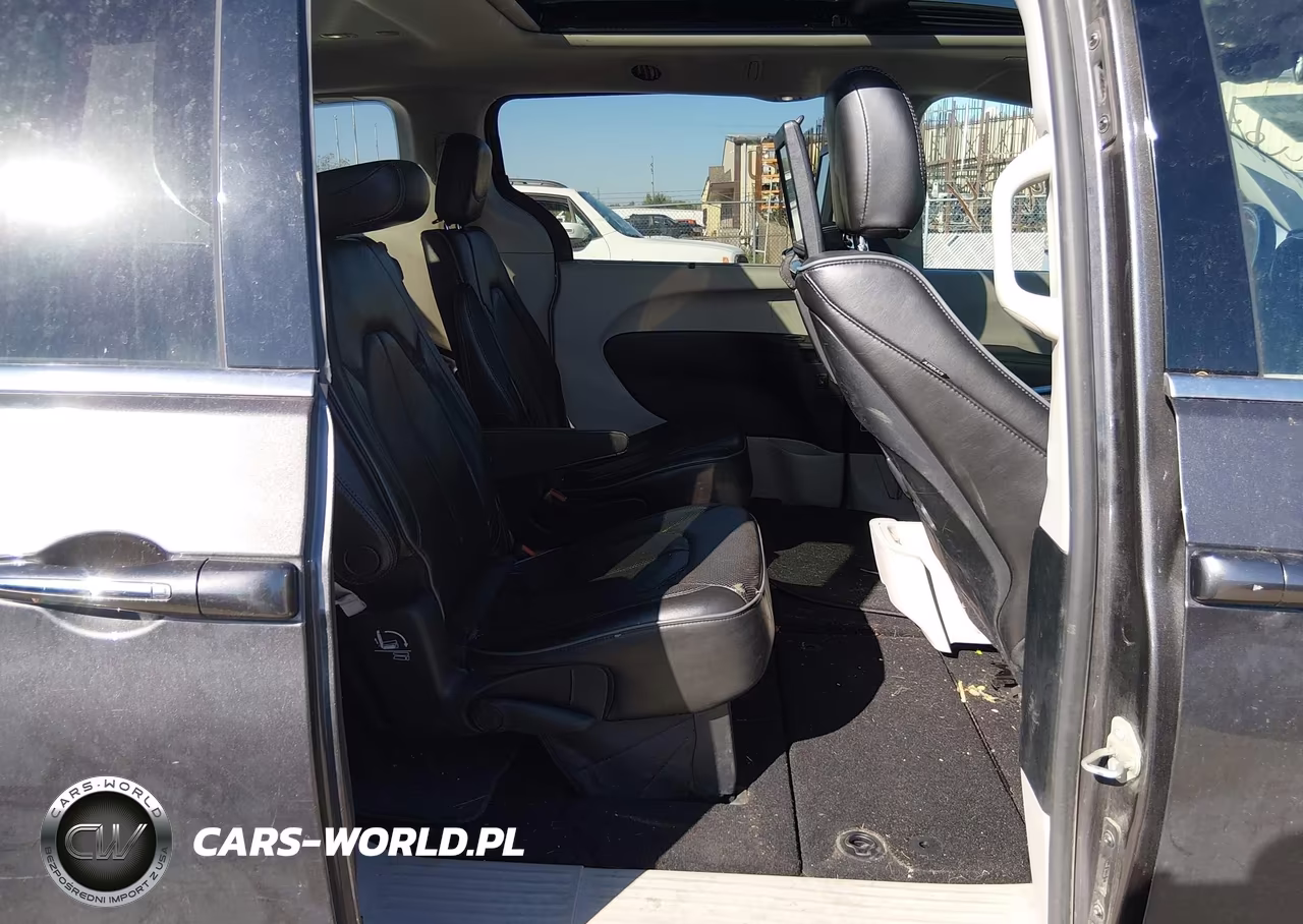 2018 Chrysler Pacifica Limited VIN:2C4RC1GG3JR339351 - 8