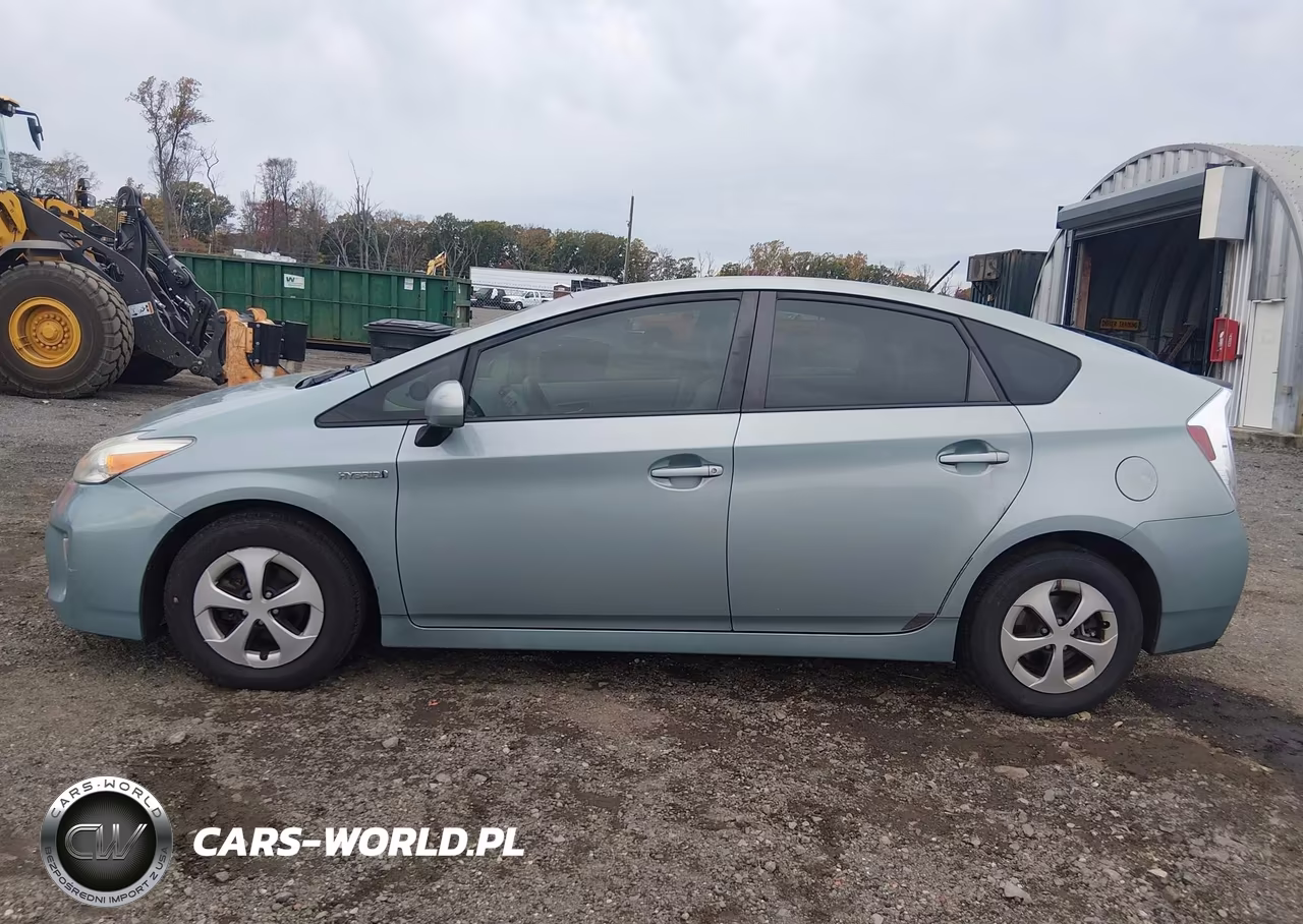 2013 Toyota Prius Three VIN:JTDKN3DU5D5702834 - 14