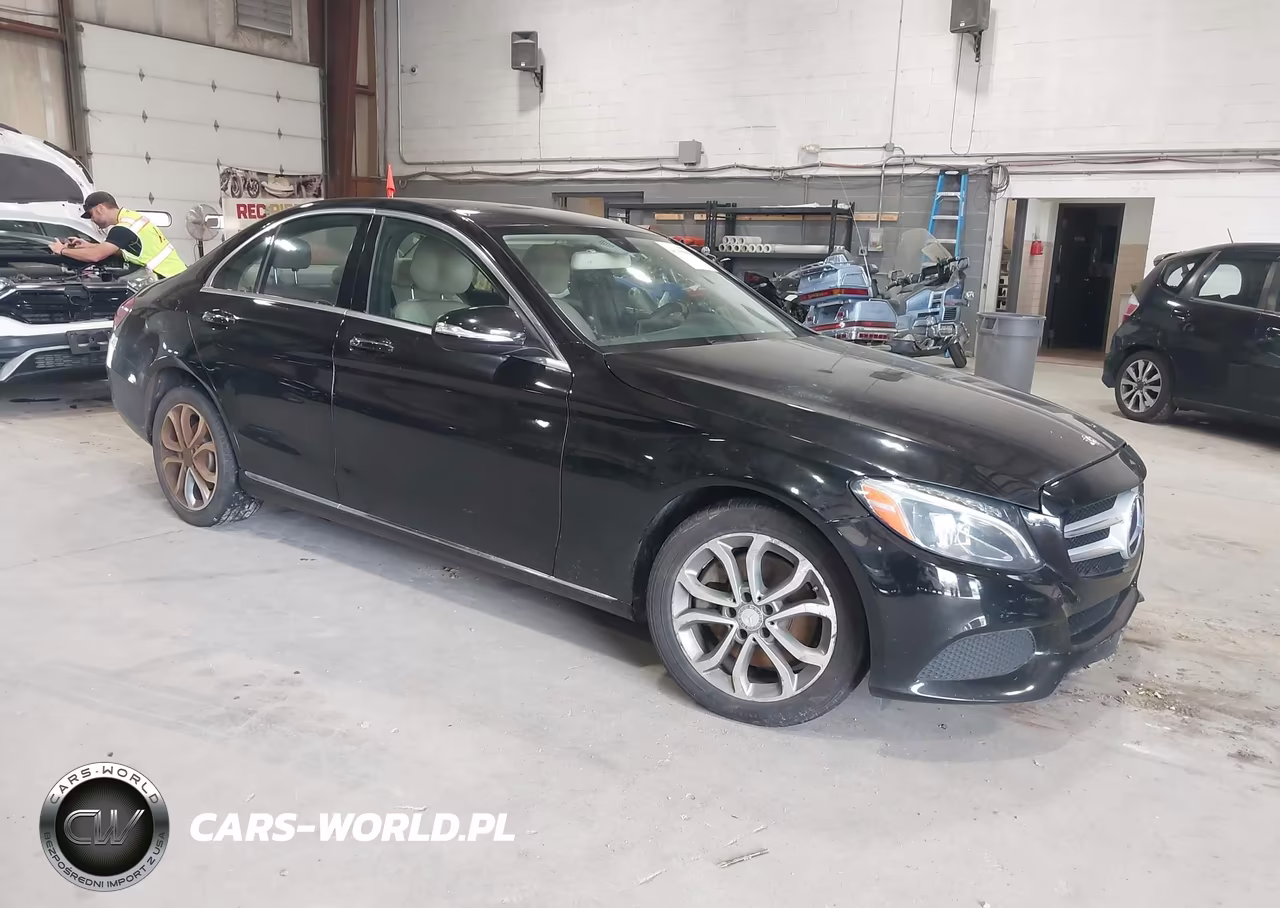 2015 Mercedes-Benz C 300 4Matic – zdjęcie 1 z 18