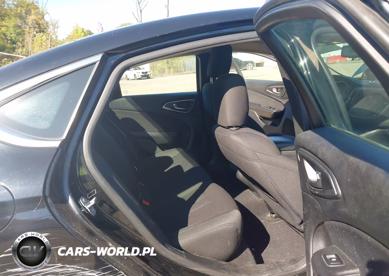 2015 Chrysler 200 Limited VIN:1C3CCCAG1FN525747 - 8