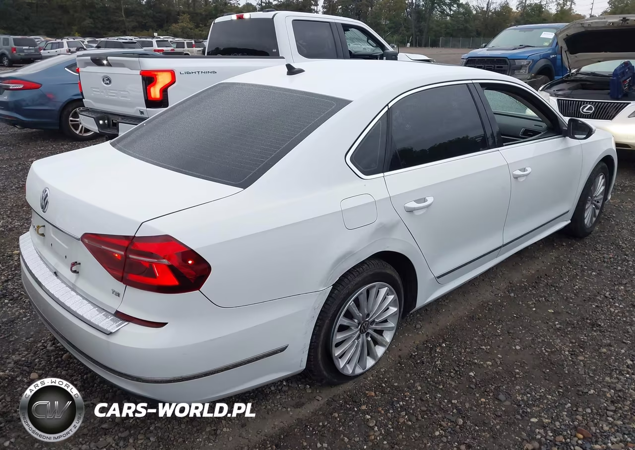 2017 Volkswagen Passat 1.8T Se VIN:1VWBT7A33HC000972 - 4