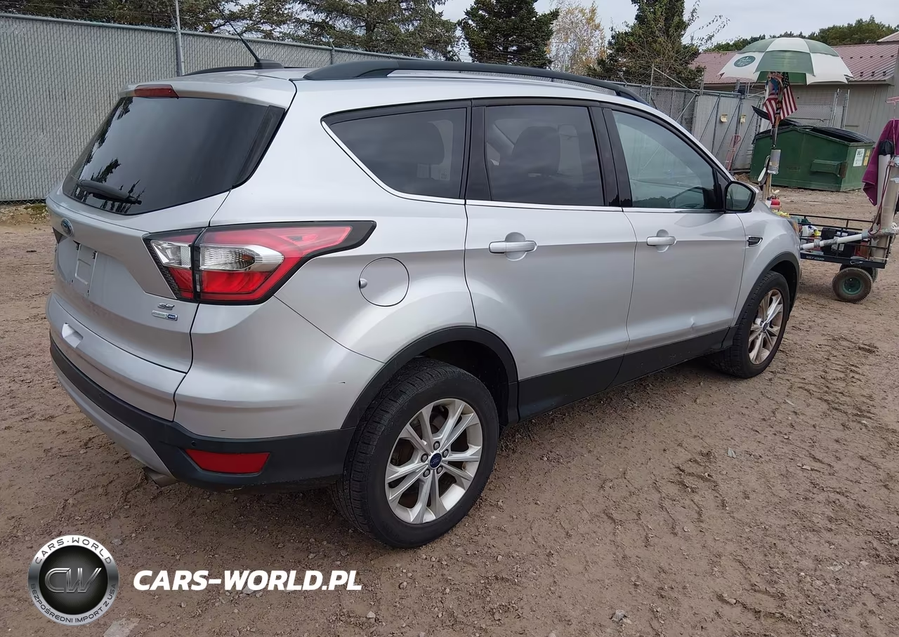 2017 Ford Escape Se VIN:1FMCU9GD8HUA16591 - 4