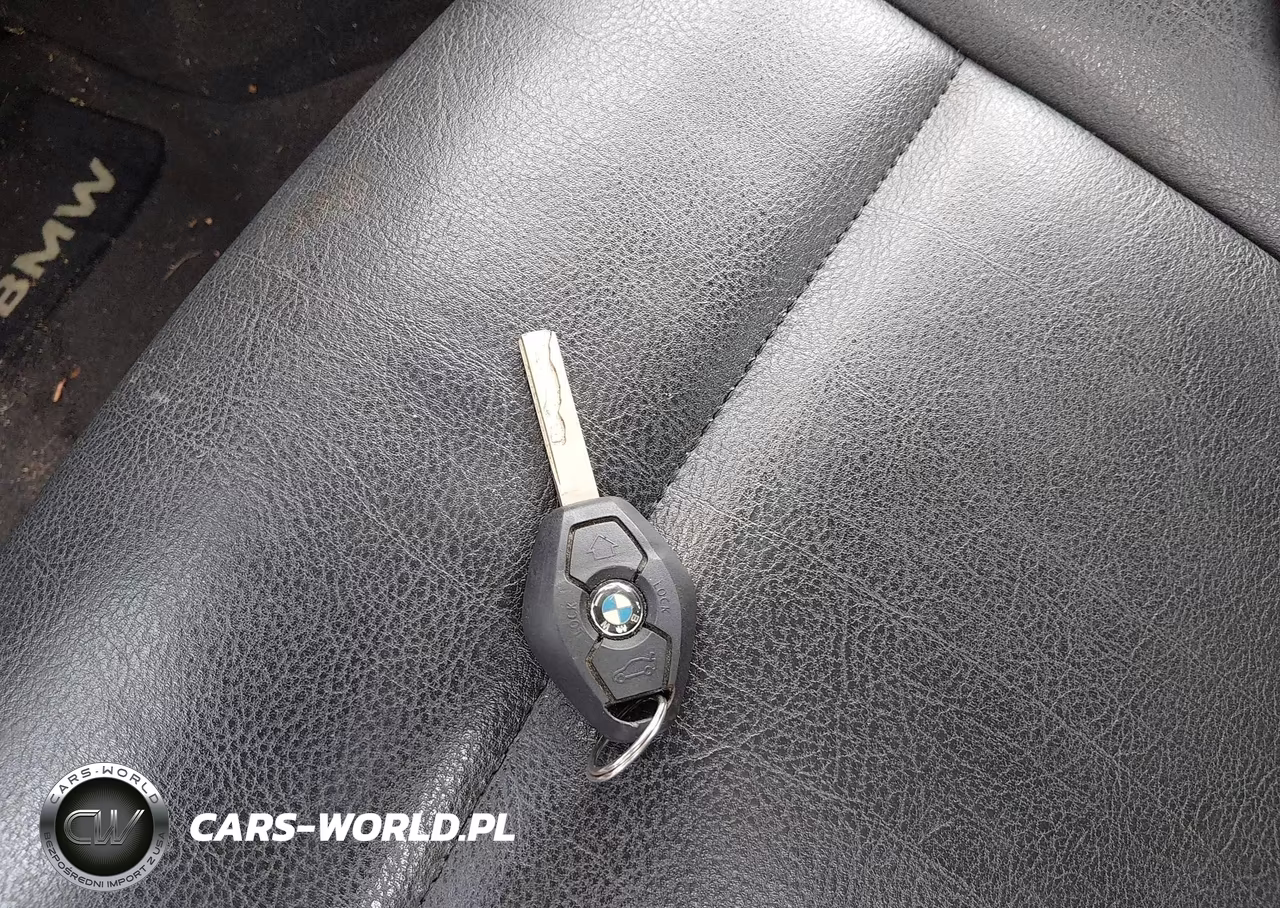2004 BMW 325Xi VIN:WBAEU33404PF61600 - 11