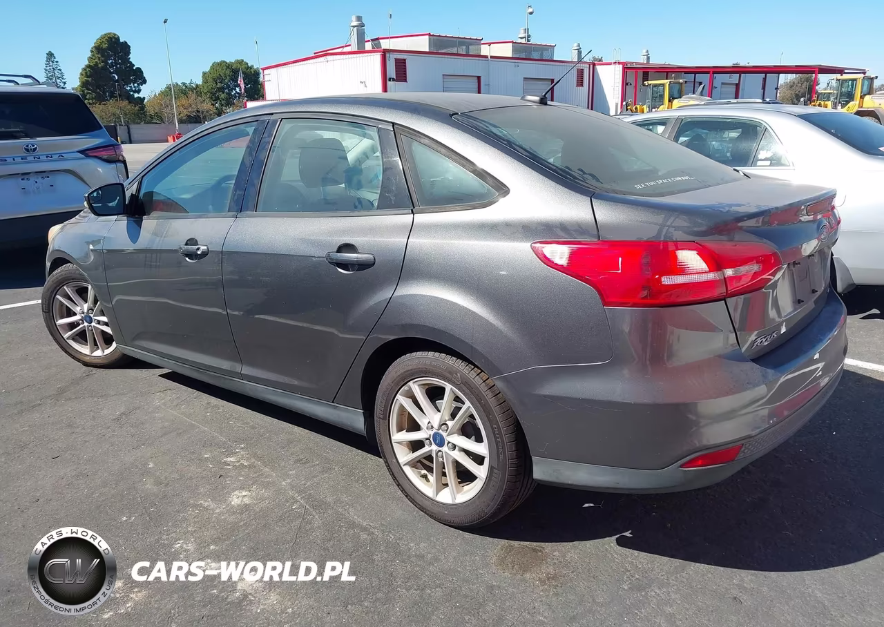 2015 Ford Focus Se VIN:1FADP3F20FL262878 - 3