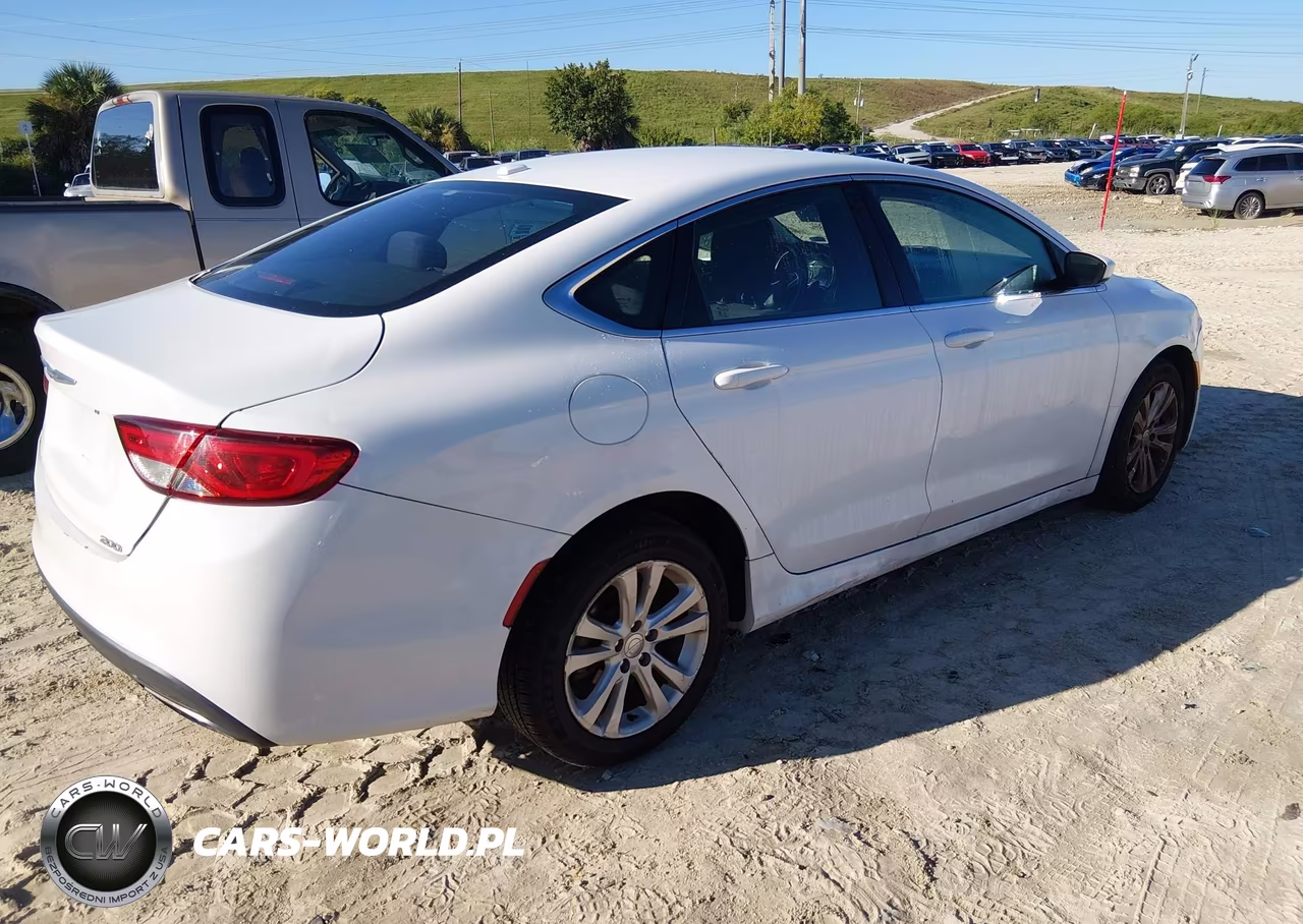2015 Chrysler 200 Limited VIN:1C3CCCAB5FN629274 - 4