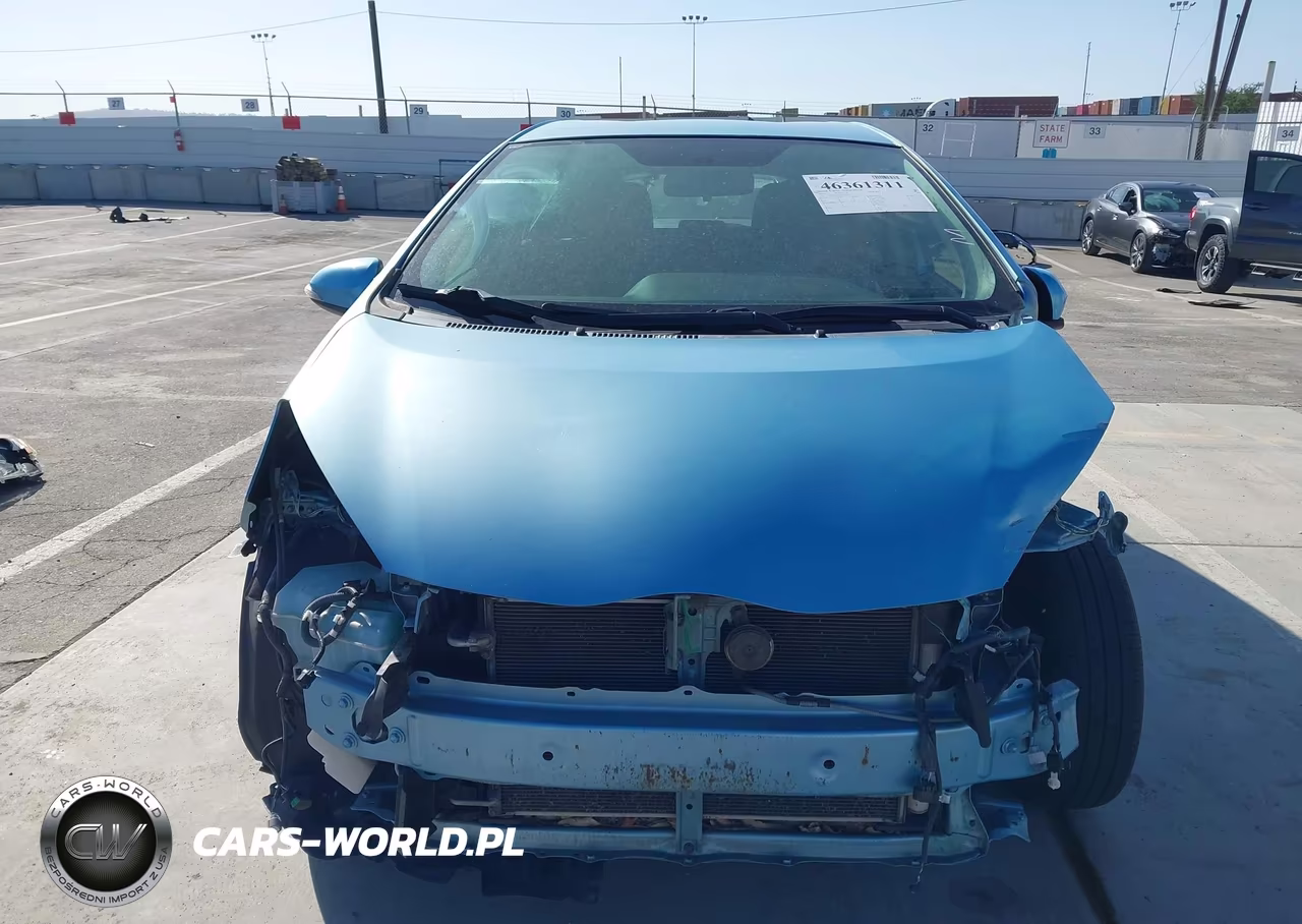 2015 Toyota Prius C Two VIN:JTDKDTB31F1093524 - 13