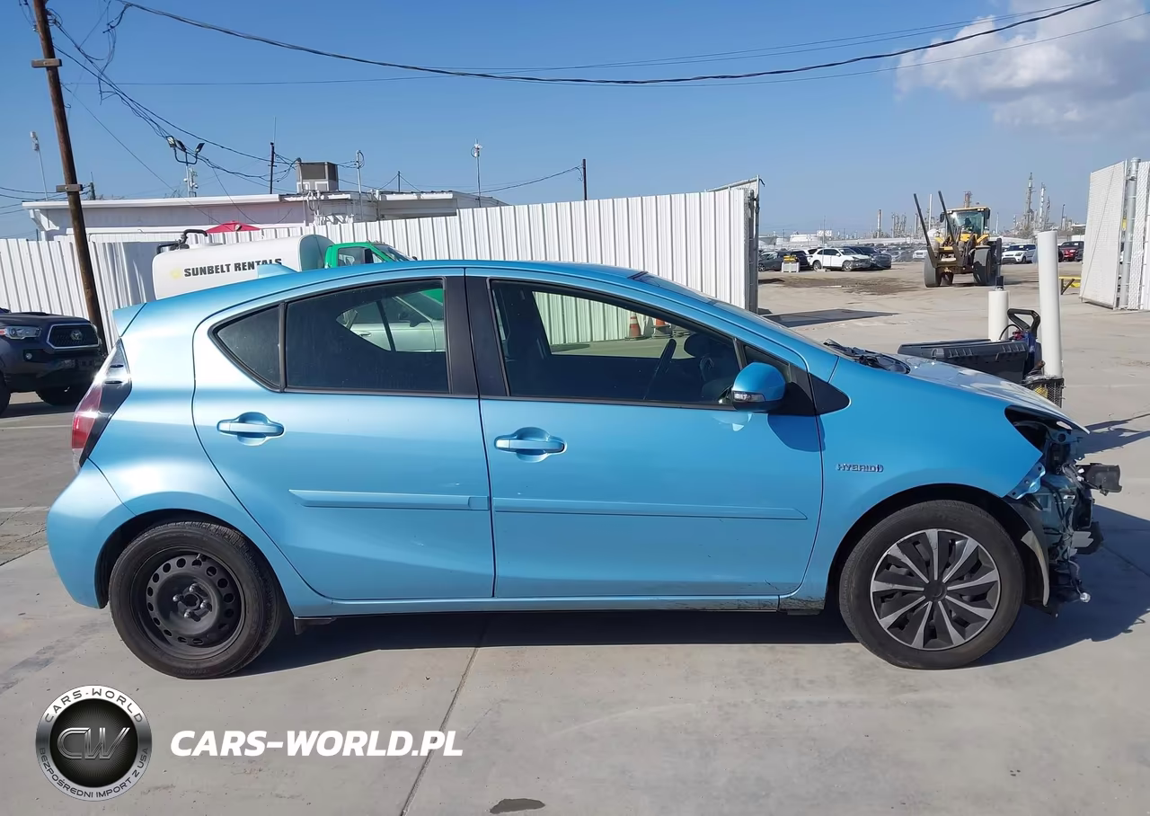 2015 Toyota Prius C Two VIN:JTDKDTB31F1093524 - 14