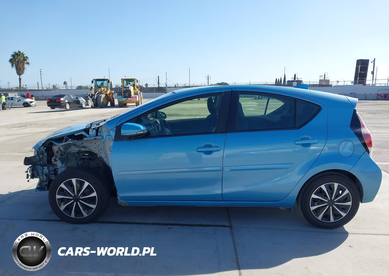 2015 Toyota Prius C Two VIN:JTDKDTB31F1093524 - 15