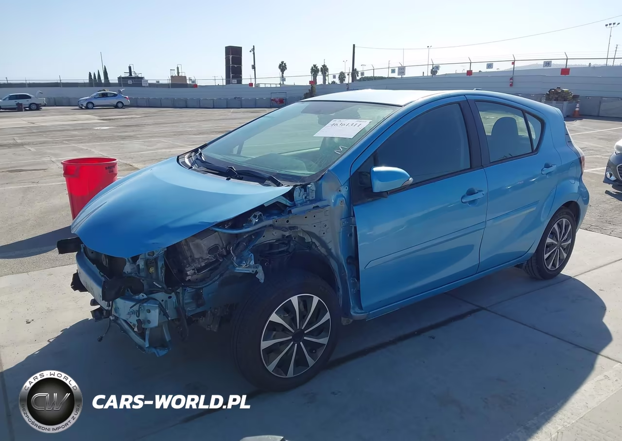 2015 Toyota Prius C Two VIN:JTDKDTB31F1093524 - 2