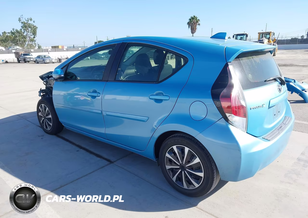 2015 Toyota Prius C Two VIN:JTDKDTB31F1093524 - 3