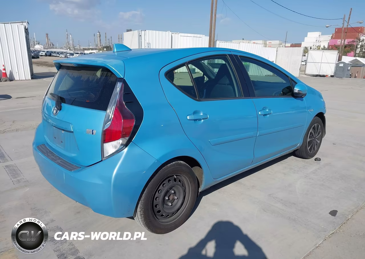 2015 Toyota Prius C Two VIN:JTDKDTB31F1093524 - 4