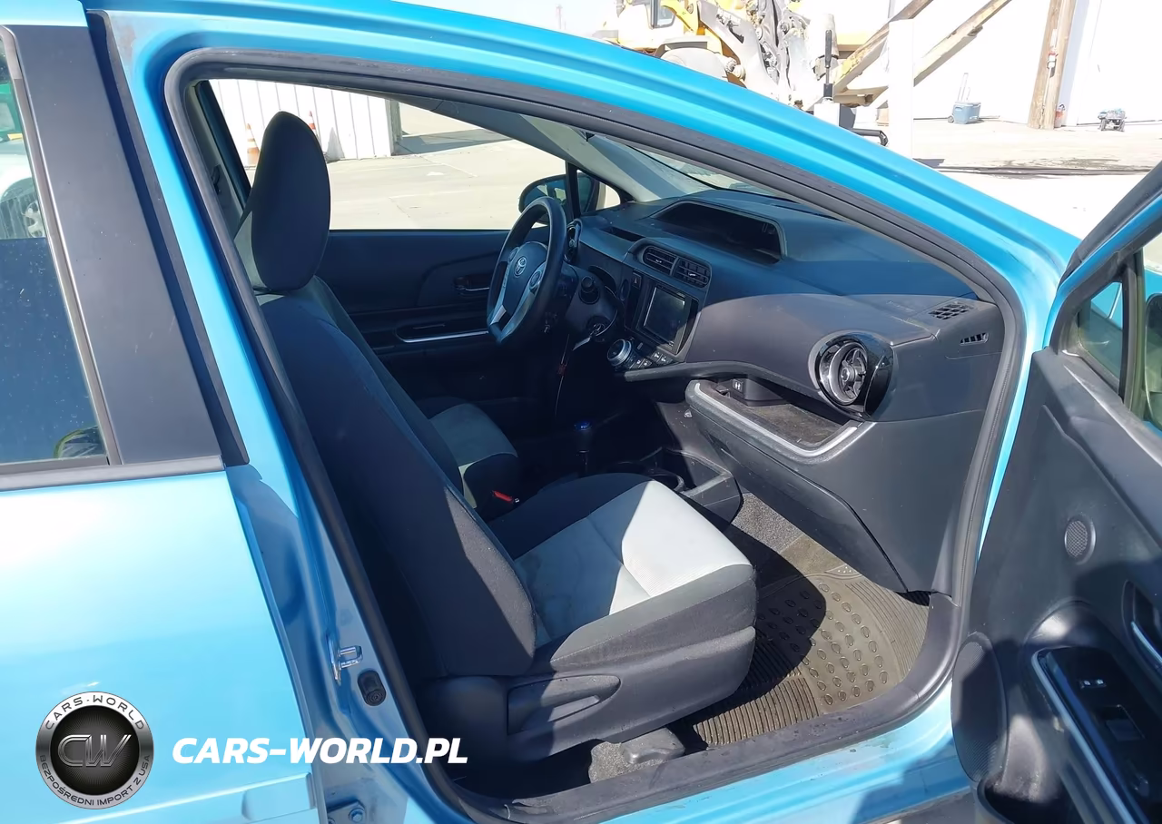 2015 Toyota Prius C Two VIN:JTDKDTB31F1093524 - 5