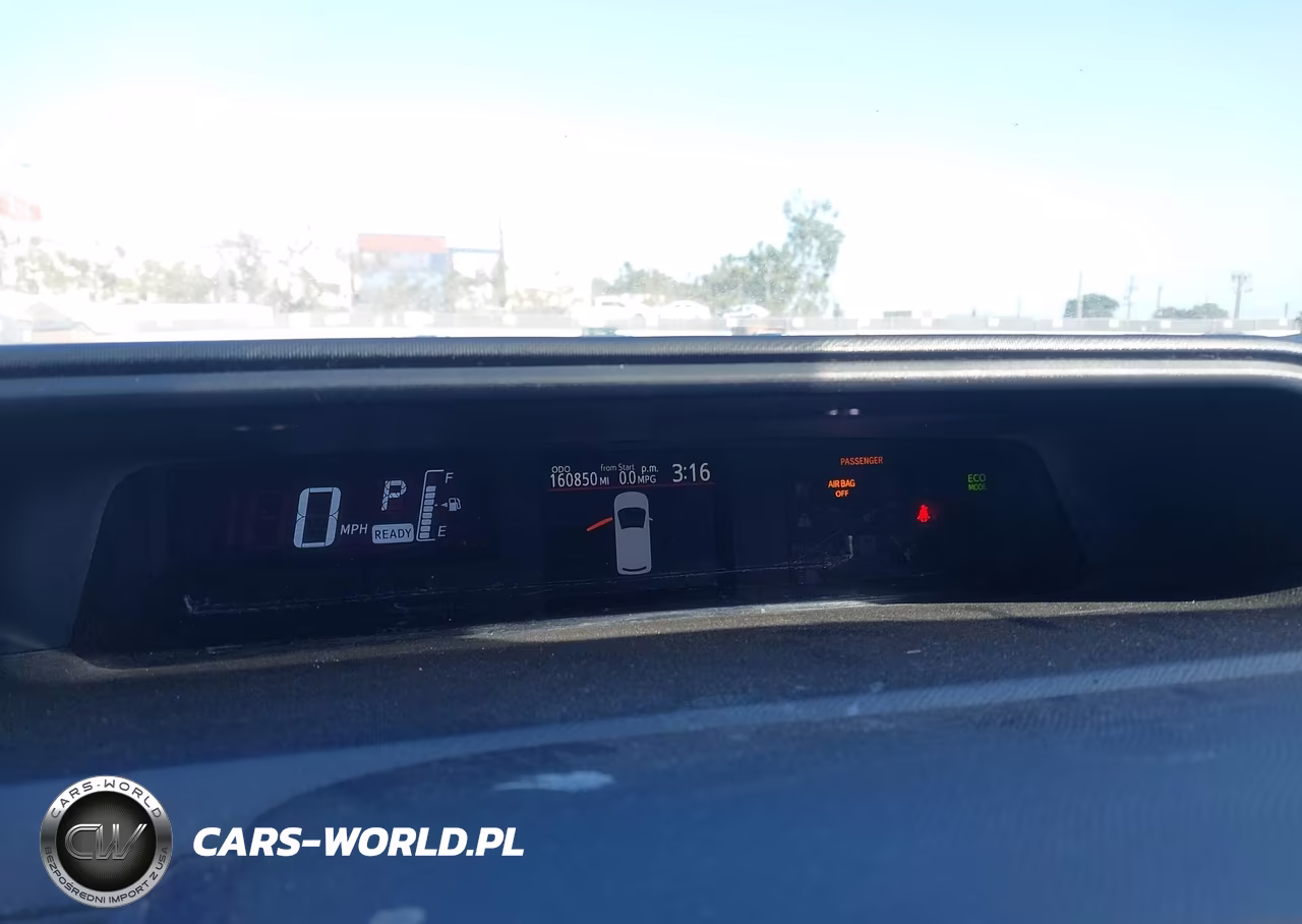 2015 Toyota Prius C Two VIN:JTDKDTB31F1093524 - 7