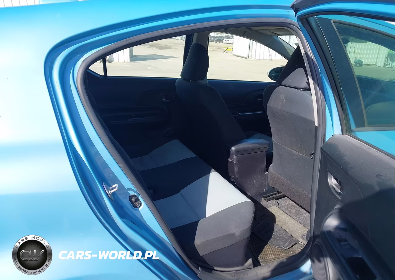 2015 Toyota Prius C Two VIN:JTDKDTB31F1093524 - 8