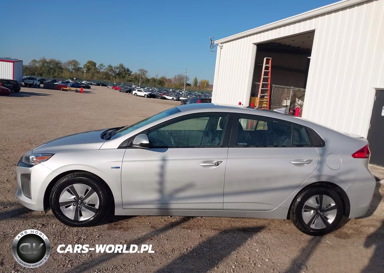 2019 Hyundai Ioniq Hybrid Blue VIN:KMHC65LC8KU158592 - 14