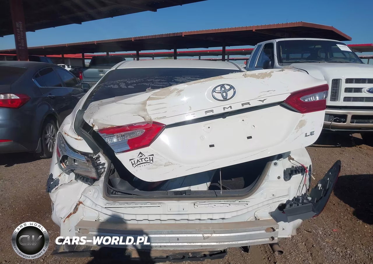 2018 Toyota Camry Le VIN:JTNB11HK0J3029009 - 17