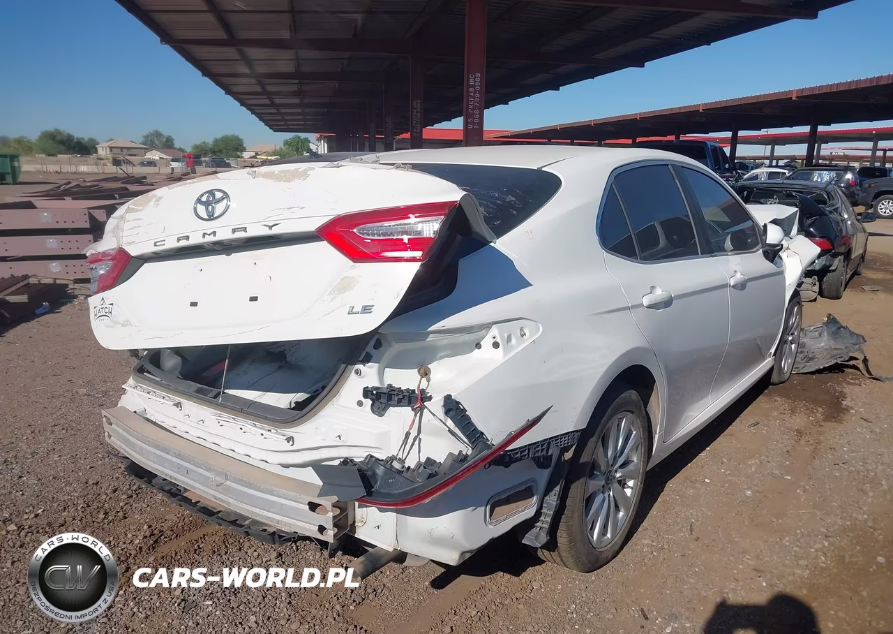 2018 Toyota Camry Le VIN:JTNB11HK0J3029009 - 4