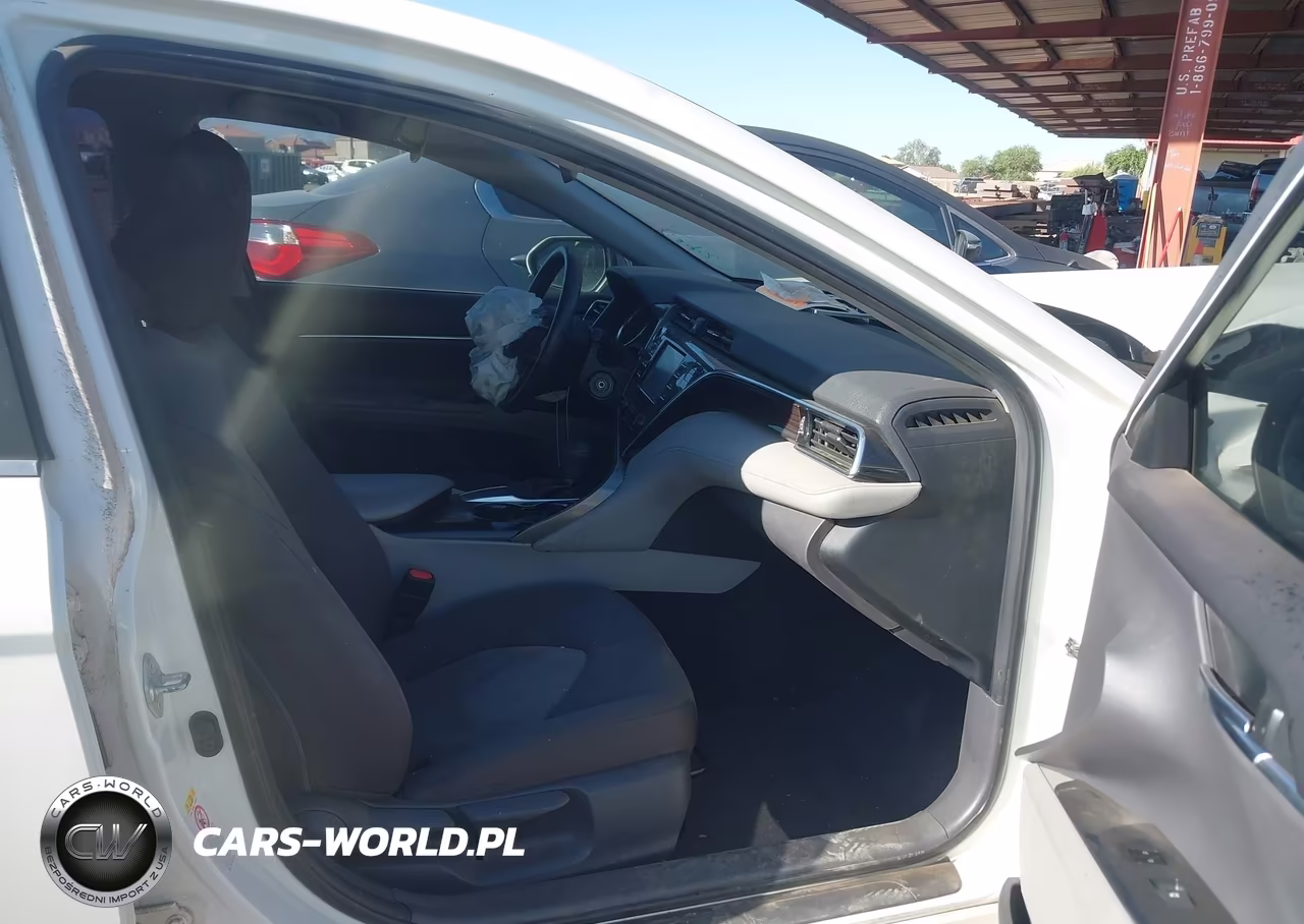 2018 Toyota Camry Le VIN:JTNB11HK0J3029009 - 5