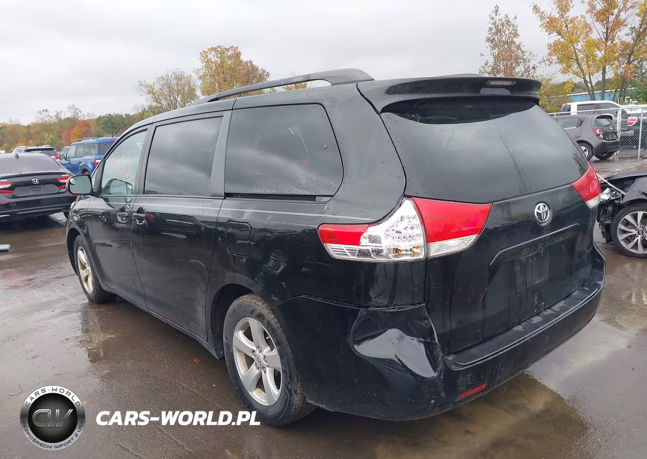 2011 Toyota Sienna Le V6 VIN:5TDKK3DC8BS164220 - 3