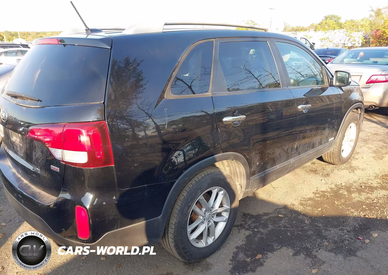 2015 Kia Sorento Lx VIN:5XYKTCA62FG624356 - 4
