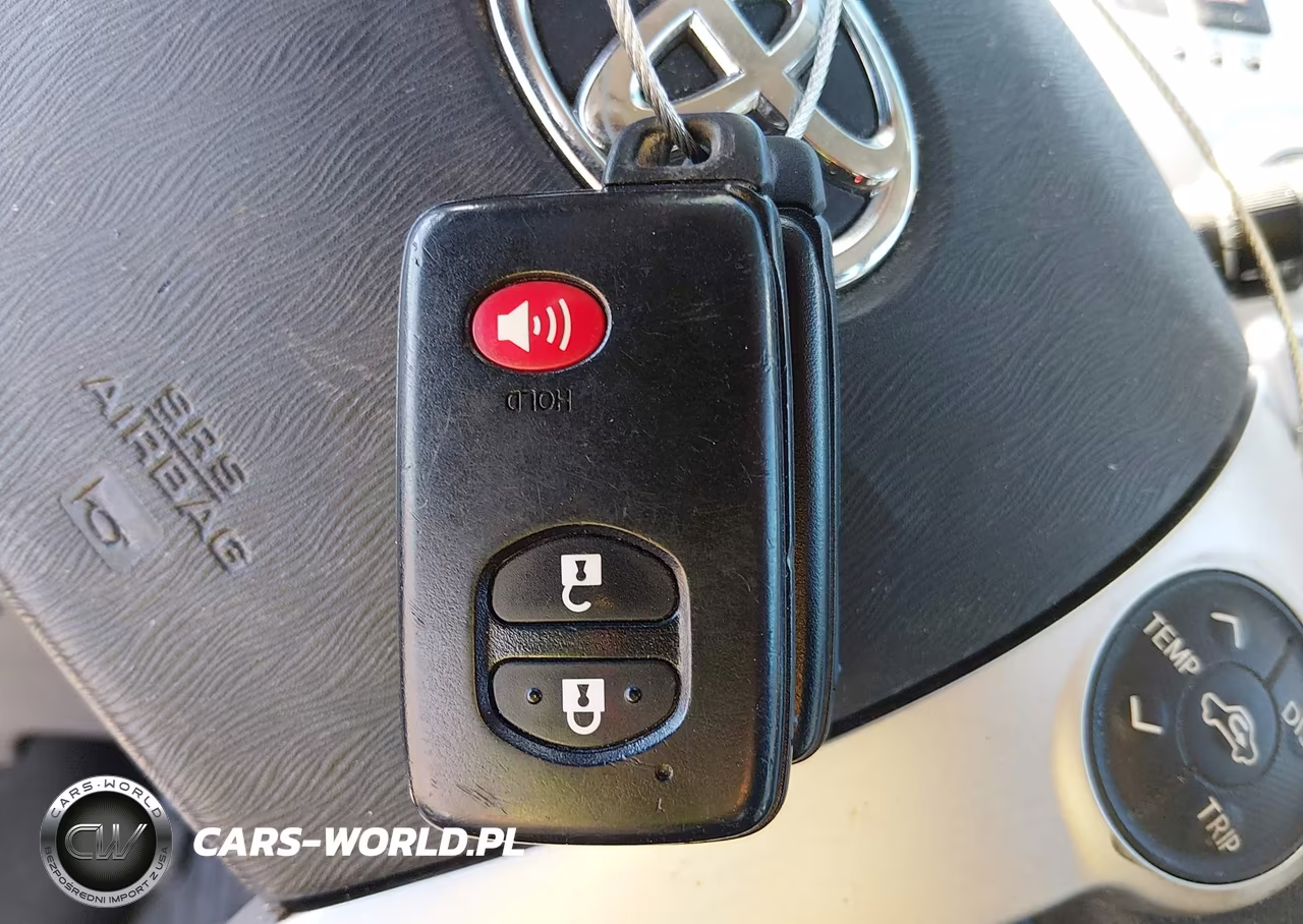2013 Toyota Prius V Three VIN:JTDZN3EU6D3220088 - 11