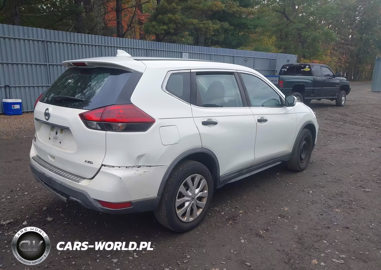 2018 Nissan Rogue S VIN:KNMAT2MV6JP563446 - 4