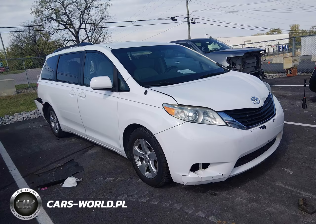 2013 Toyota Sienna Le V6 8 Passenger – zdjęcie 1 z 16