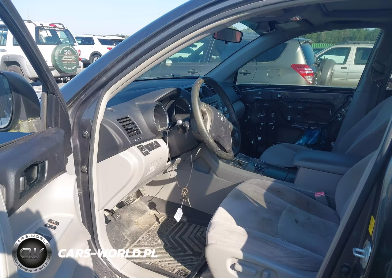 2010 Toyota Highlander Base V6 VIN:JTEZK3EH3A2104985 - 5