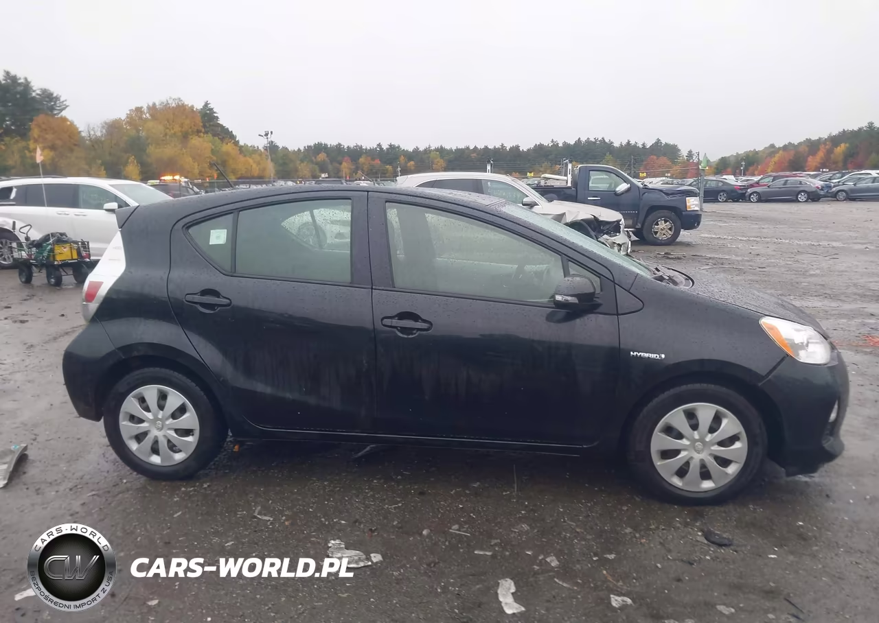 2014 Toyota Prius C Two VIN:JTDKDTB30E1566439 - 13