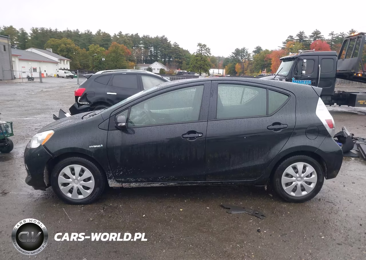 2014 Toyota Prius C Two VIN:JTDKDTB30E1566439 - 14