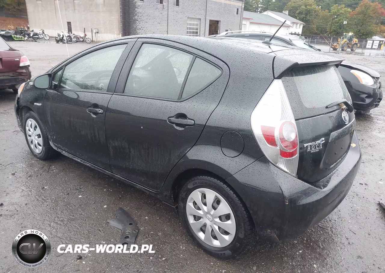 2014 Toyota Prius C Two VIN:JTDKDTB30E1566439 - 3