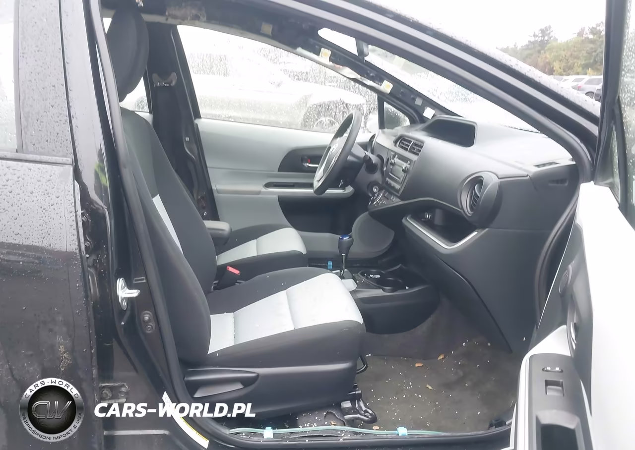 2014 Toyota Prius C Two VIN:JTDKDTB30E1566439 - 5