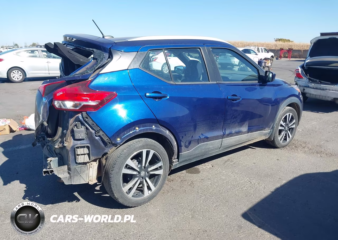 2018 Nissan Kicks Sv VIN:3N1CP5CU9JL506938 - 4