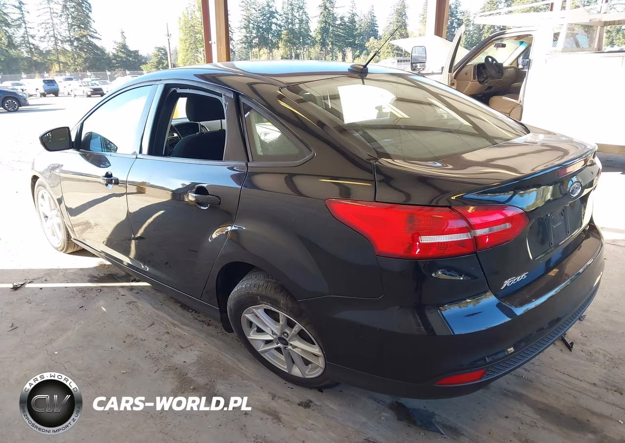 2017 Ford Focus Se VIN:1FADP3F23HL304253 - 3