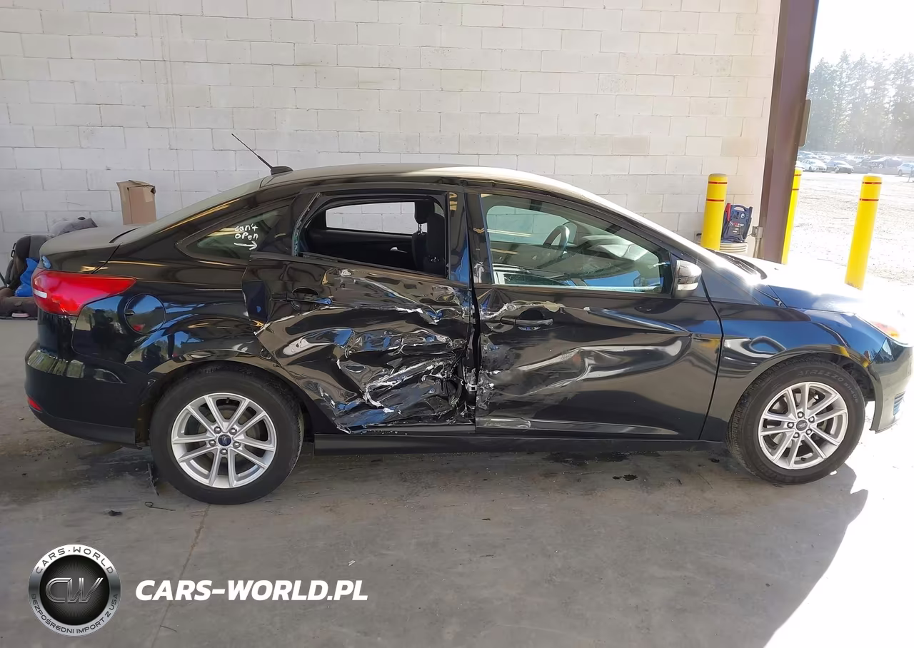 2017 Ford Focus Se VIN:1FADP3F23HL304253 - 6