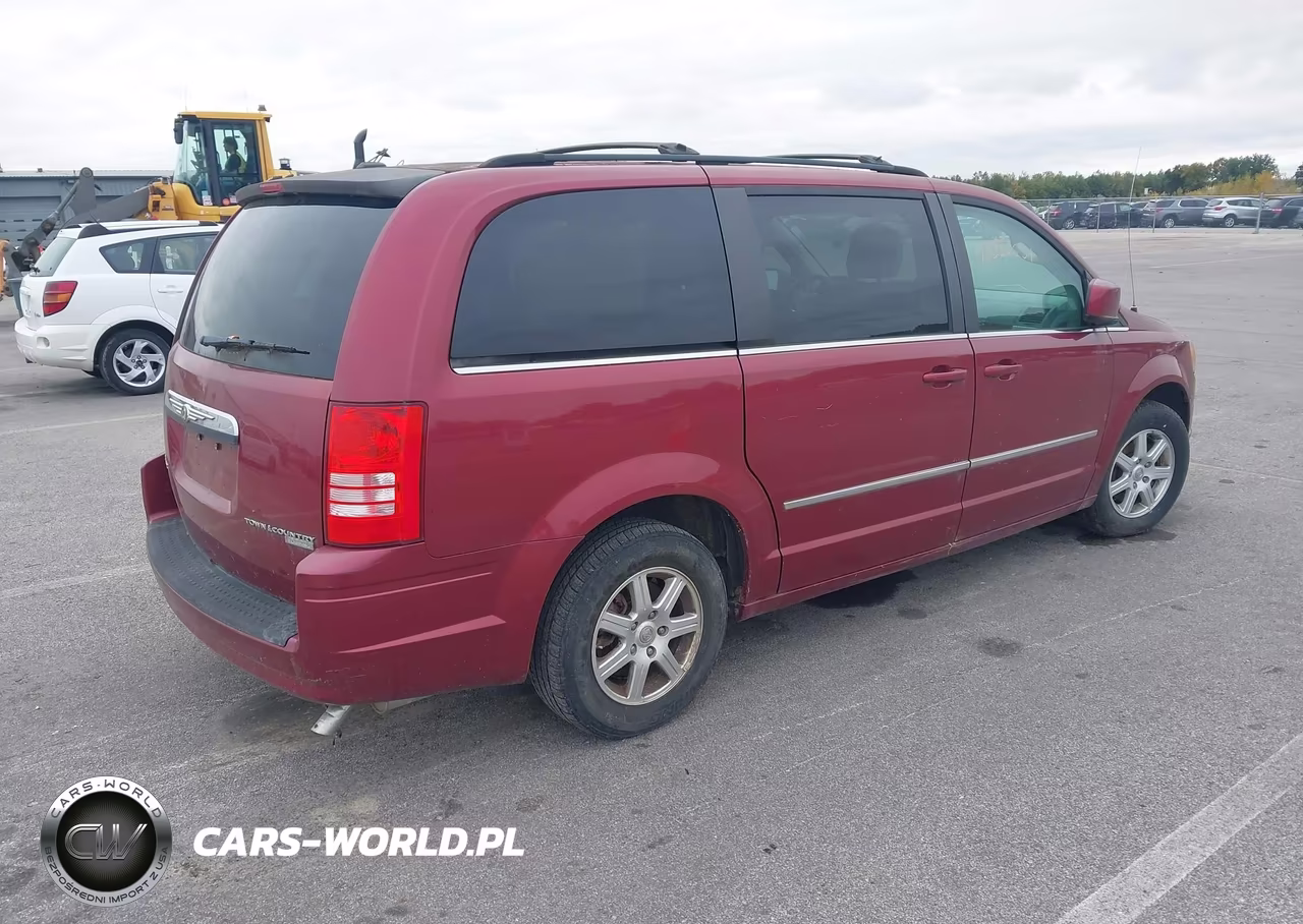 2010 Chrysler Town & Country Touring VIN:2A4RR5D19AR135782 - 4