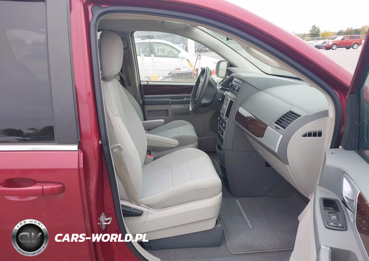 2010 Chrysler Town & Country Touring VIN:2A4RR5D19AR135782 - 5