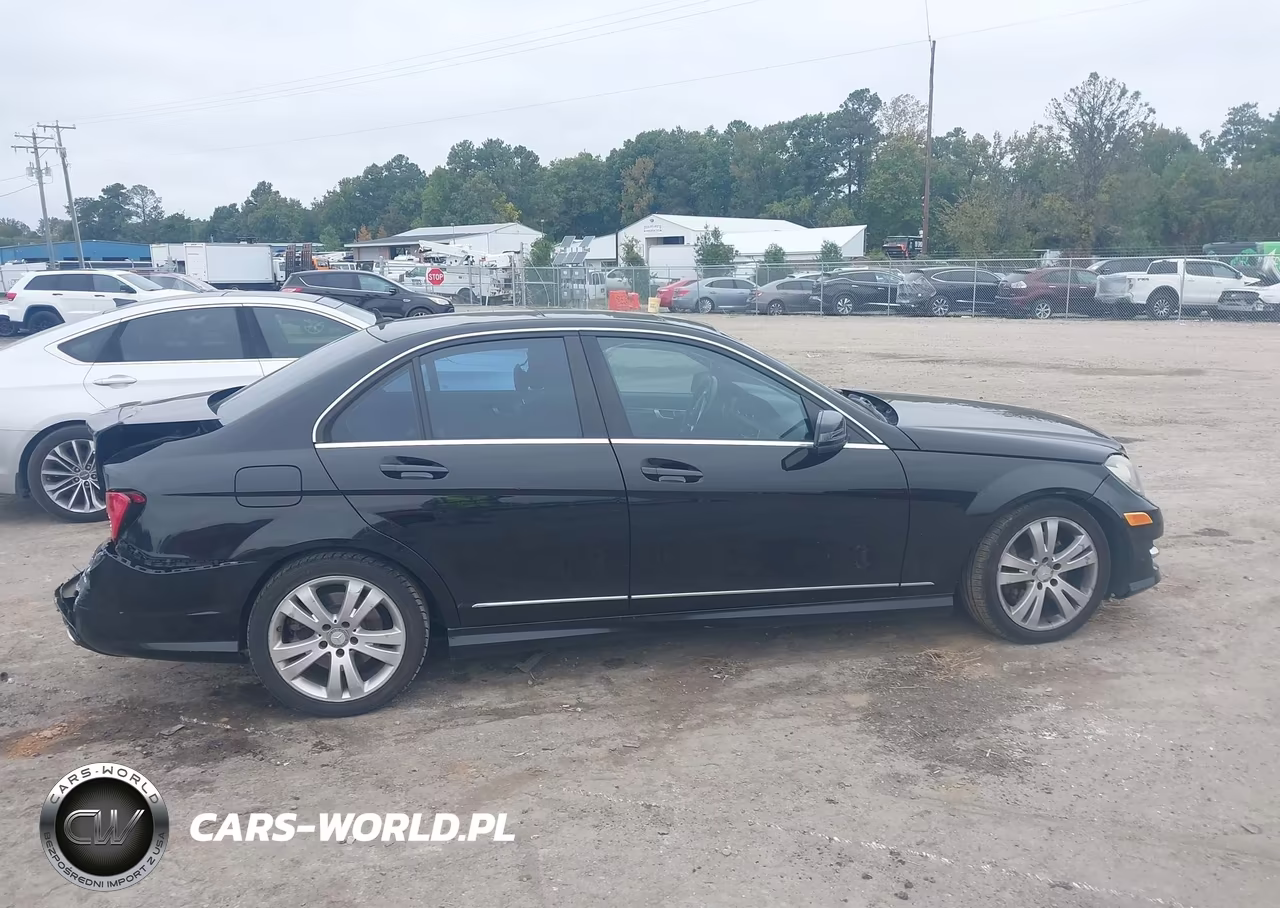 2013 Mercedes-Benz C 300 Sport 4Matic VIN:WDDGF8AB6DG074683 - 13