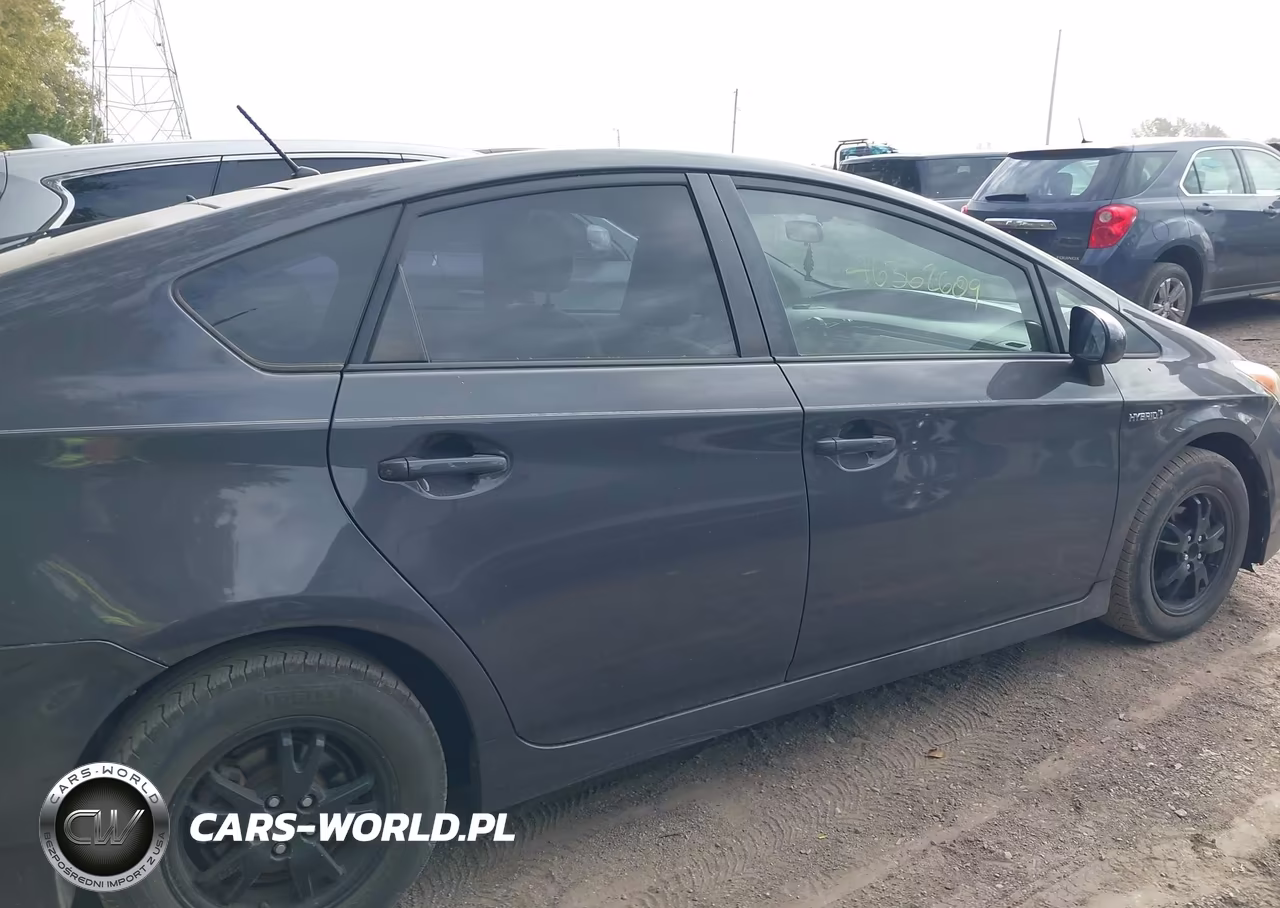 2013 Toyota Prius Two VIN:JTDKN3DU7D5653703 - 13