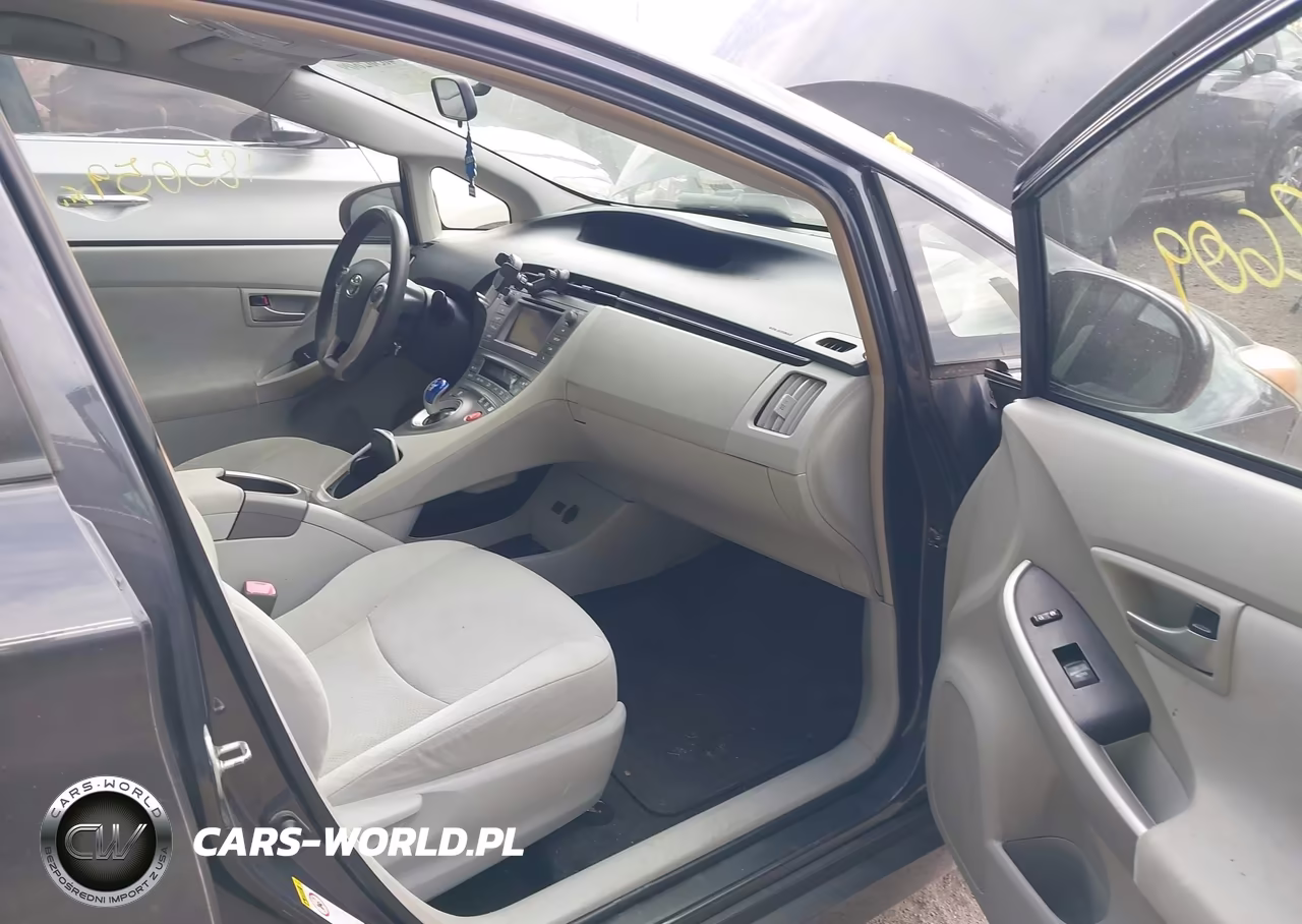 2013 Toyota Prius Two VIN:JTDKN3DU7D5653703 - 5