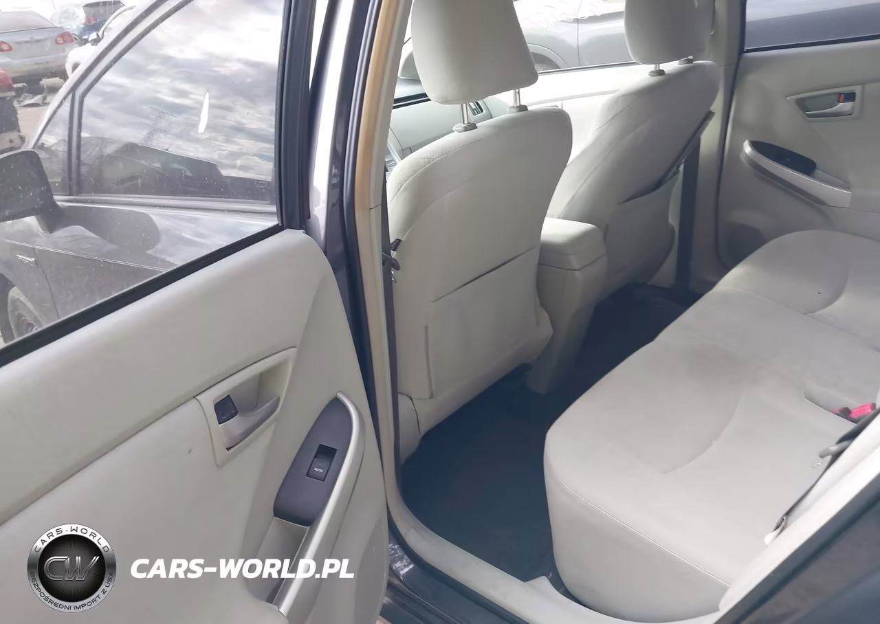 2013 Toyota Prius Two VIN:JTDKN3DU7D5653703 - 8