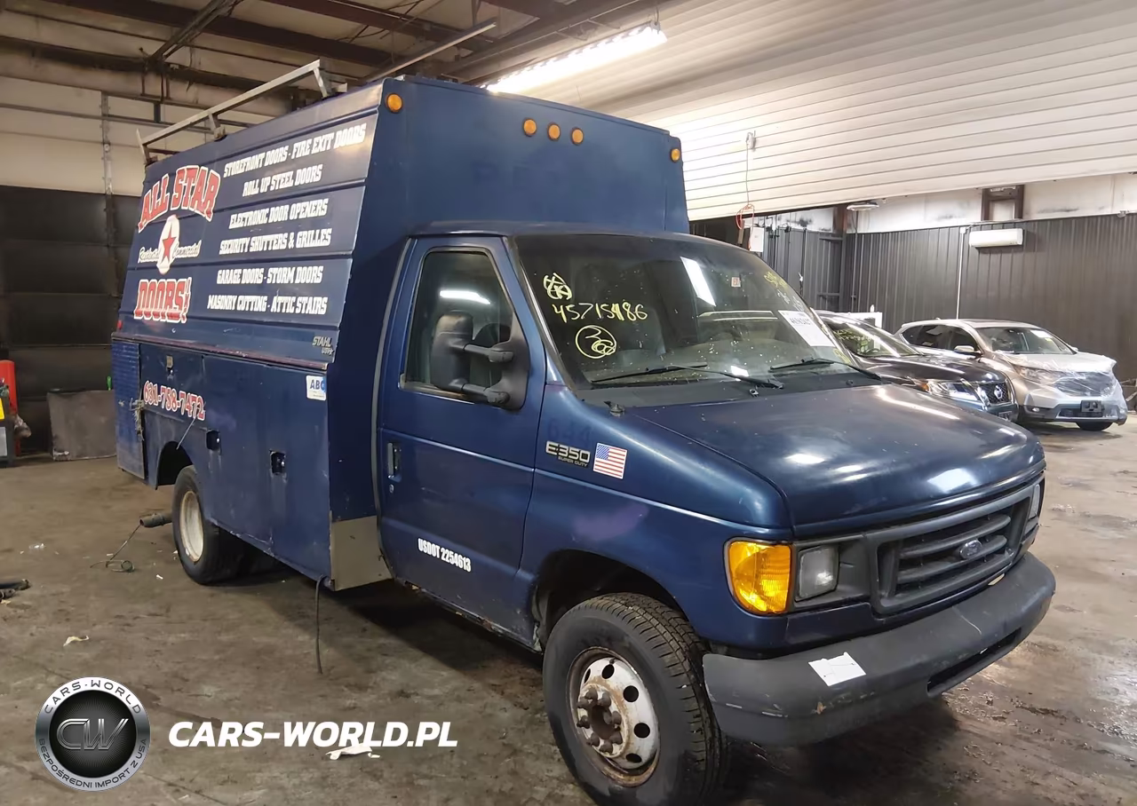 2004 Ford E-350 Cutaway Standard